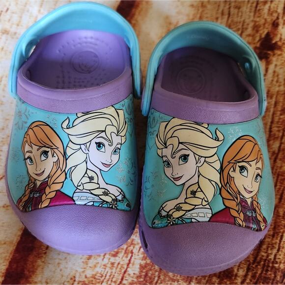 Disney Frozen Crocs Kids Clogs Anna Elsa Blue Purple Slip On Shoes - Picture 10 of 11